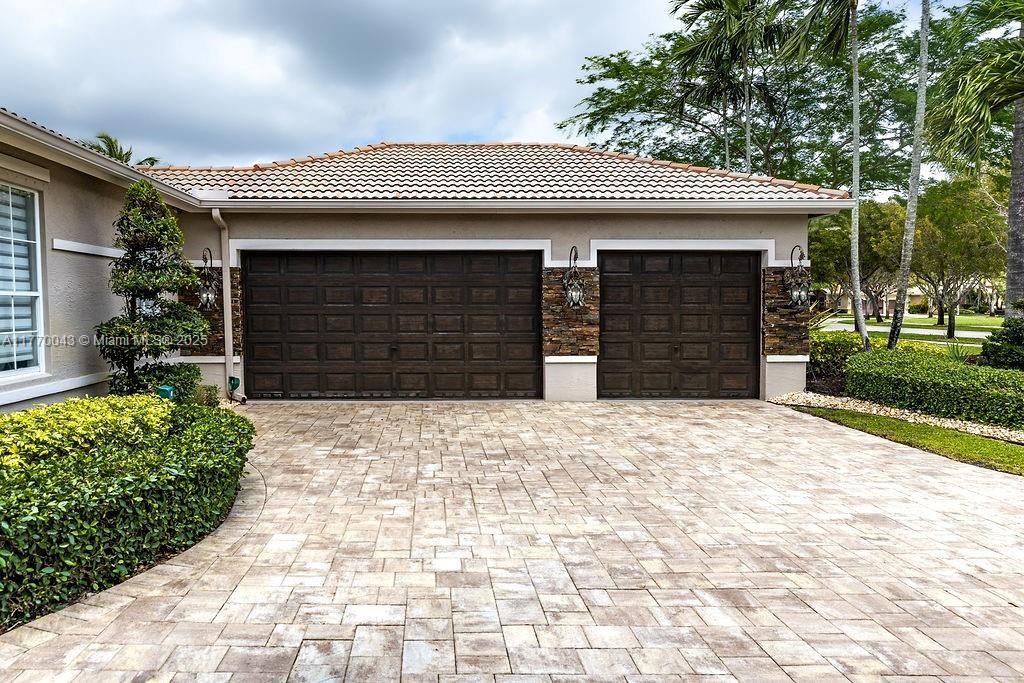 Recently Sold: $2,399,000 (4 beds, 4 baths, 4006 Square Feet)