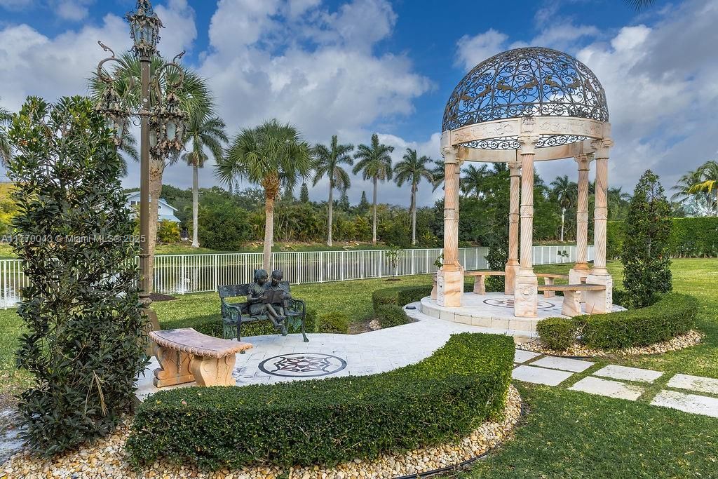 Recently Sold: $2,399,000 (4 beds, 4 baths, 4006 Square Feet)