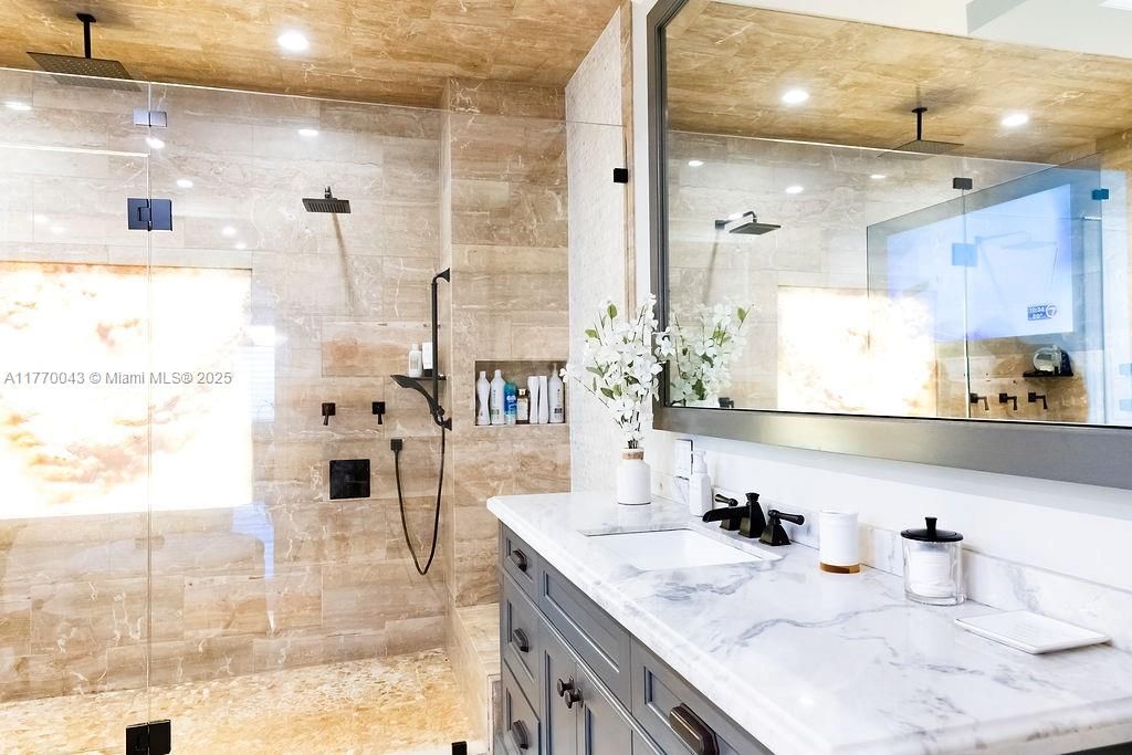 Recently Sold: $2,399,000 (4 beds, 4 baths, 4006 Square Feet)