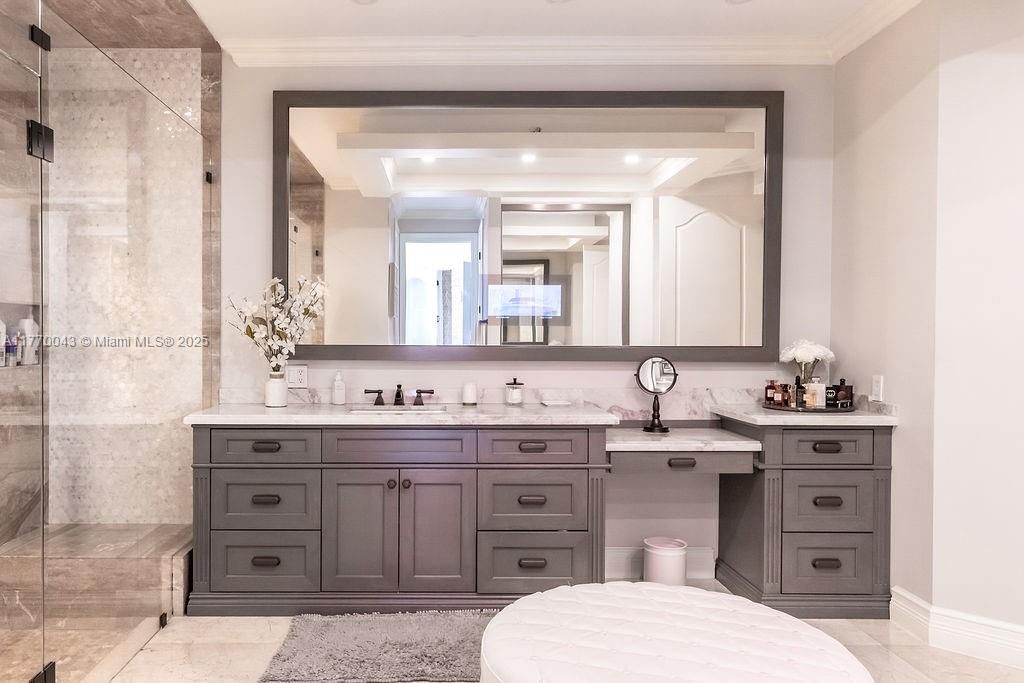 Recently Sold: $2,399,000 (4 beds, 4 baths, 4006 Square Feet)