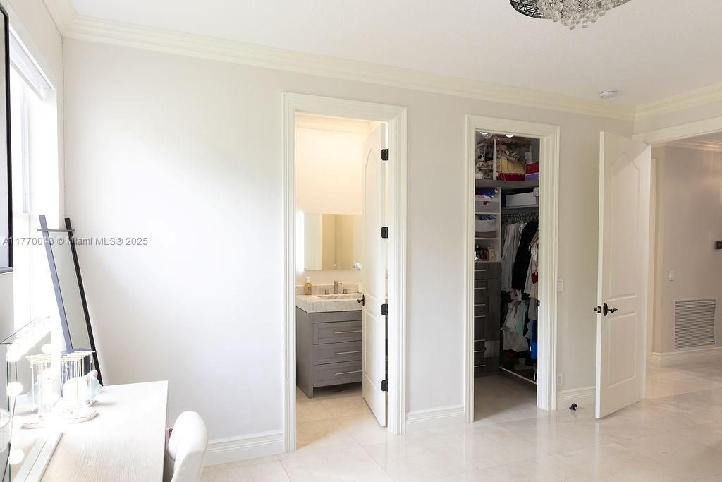 Recently Sold: $2,399,000 (4 beds, 4 baths, 4006 Square Feet)