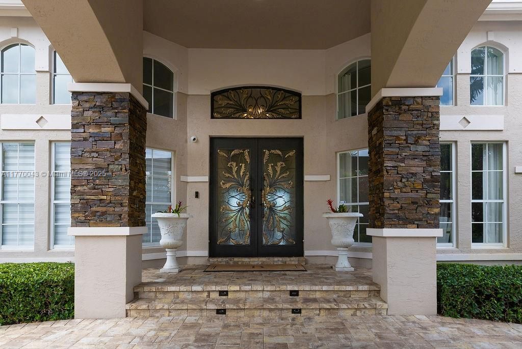 Recently Sold: $2,399,000 (4 beds, 4 baths, 4006 Square Feet)