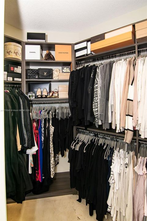 Recently Sold: $2,399,000 (4 beds, 4 baths, 4006 Square Feet)