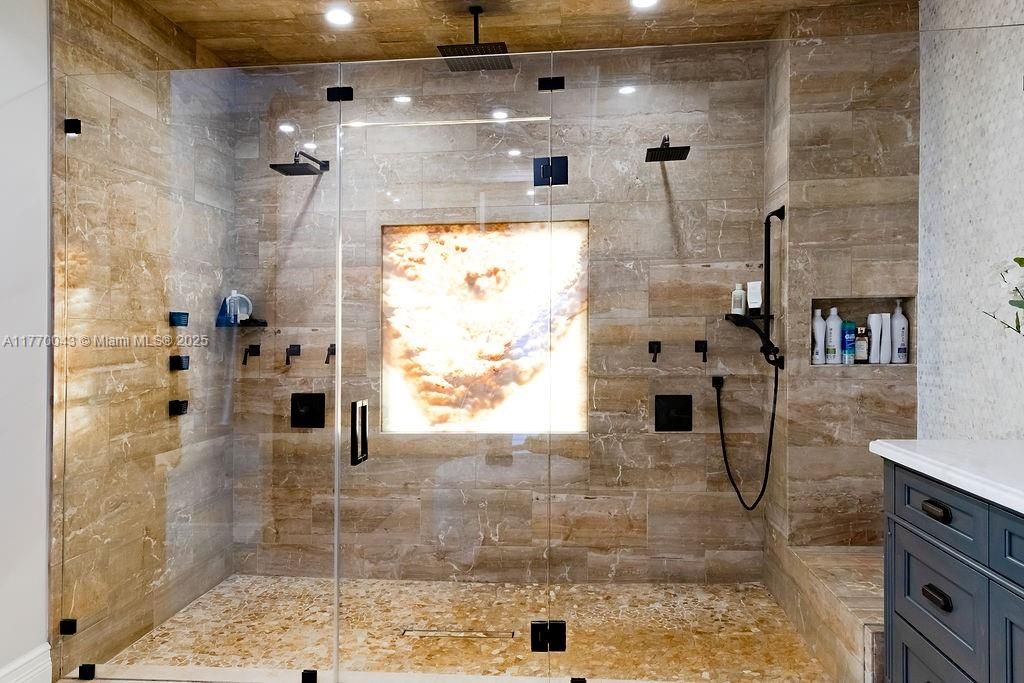 Recently Sold: $2,399,000 (4 beds, 4 baths, 4006 Square Feet)