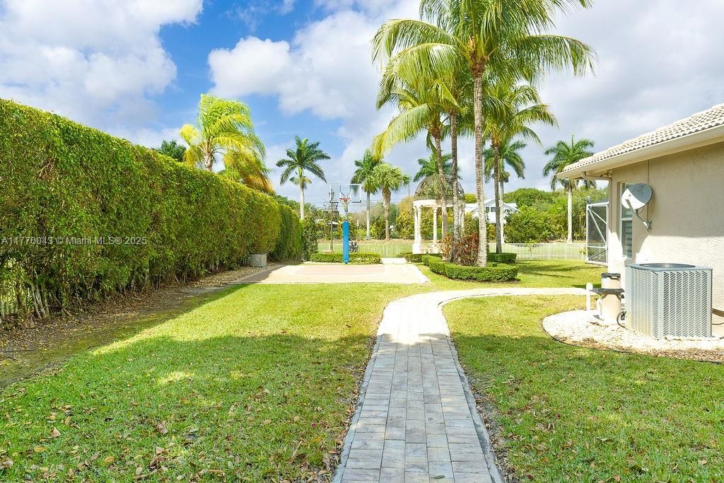 Recently Sold: $2,399,000 (4 beds, 4 baths, 4006 Square Feet)