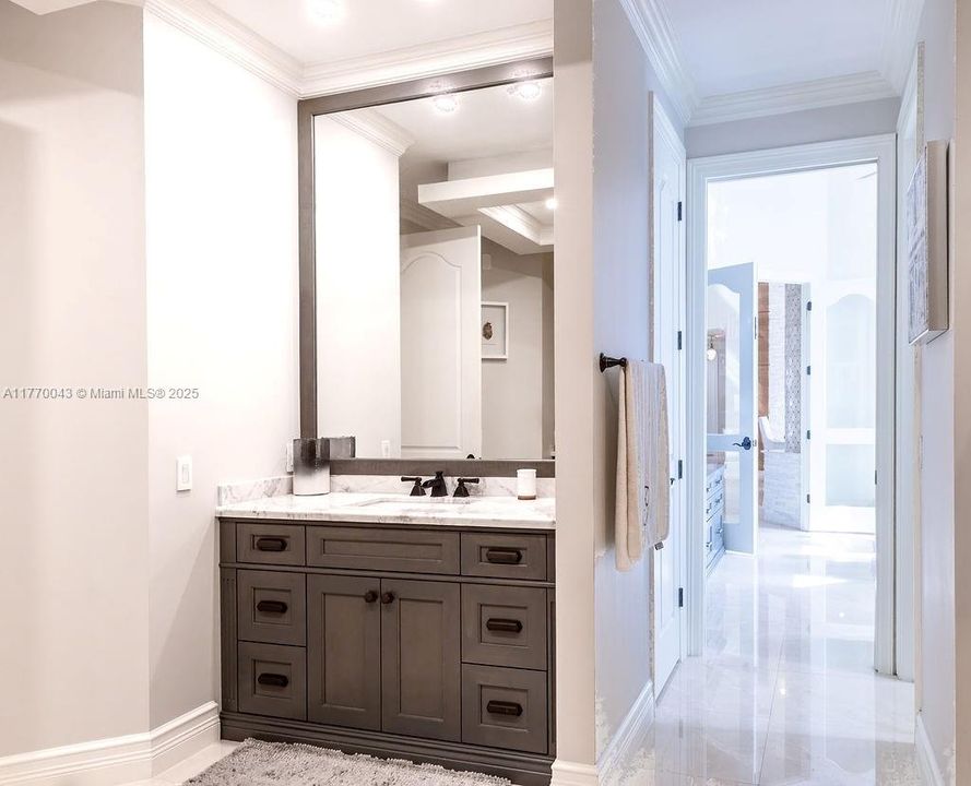 Recently Sold: $2,399,000 (4 beds, 4 baths, 4006 Square Feet)