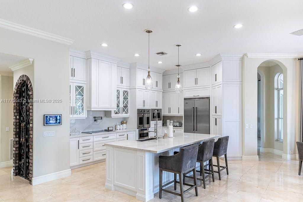 Recently Sold: $2,399,000 (4 beds, 4 baths, 4006 Square Feet)