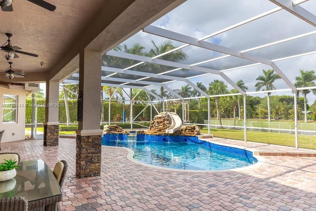 Recently Sold: $2,399,000 (4 beds, 4 baths, 4006 Square Feet)