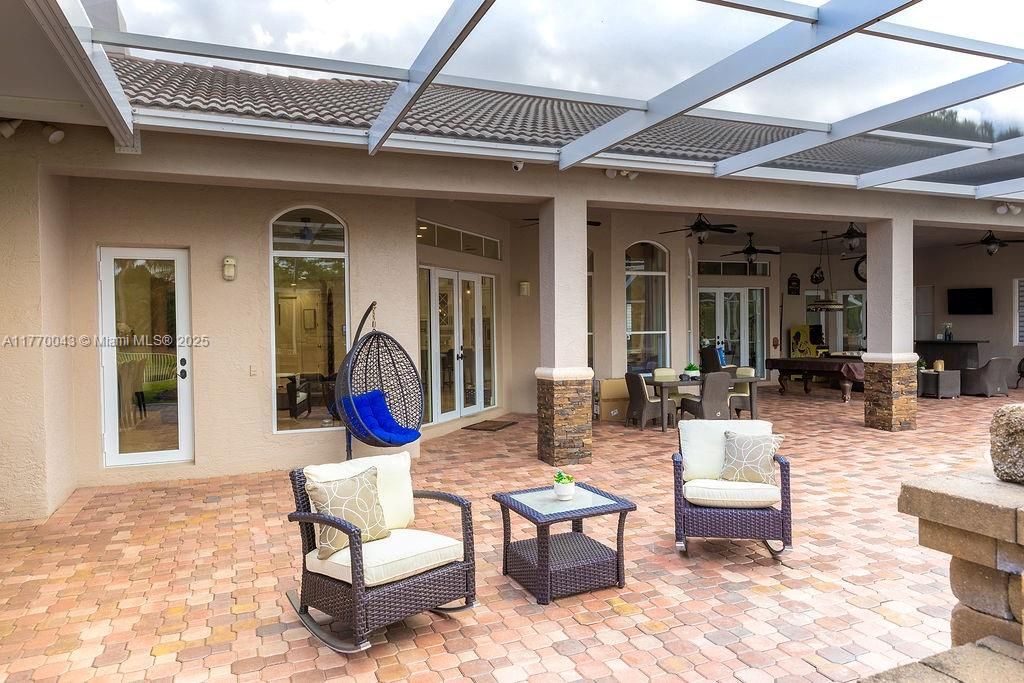 Recently Sold: $2,399,000 (4 beds, 4 baths, 4006 Square Feet)