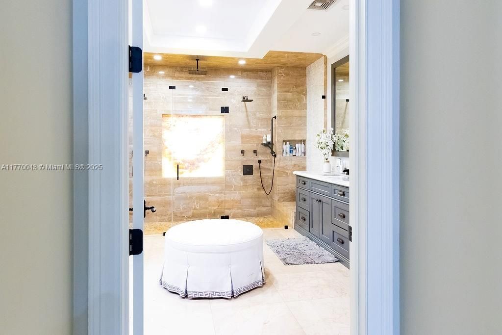 Recently Sold: $2,399,000 (4 beds, 4 baths, 4006 Square Feet)