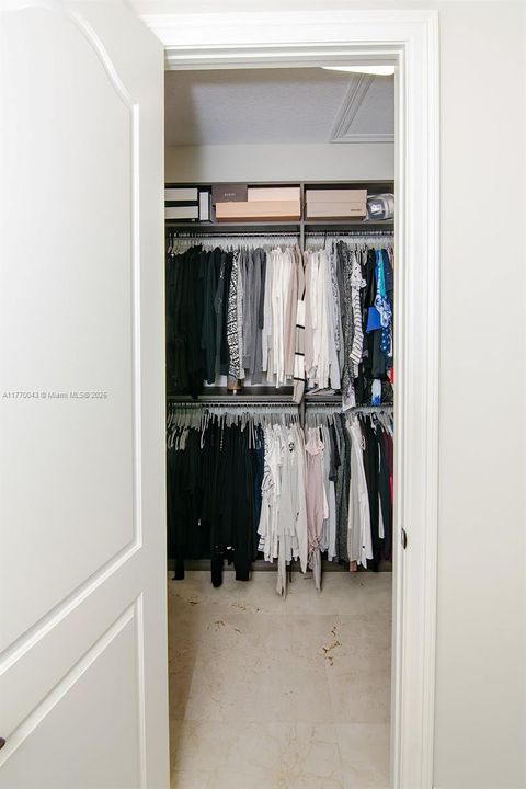 Recently Sold: $2,399,000 (4 beds, 4 baths, 4006 Square Feet)