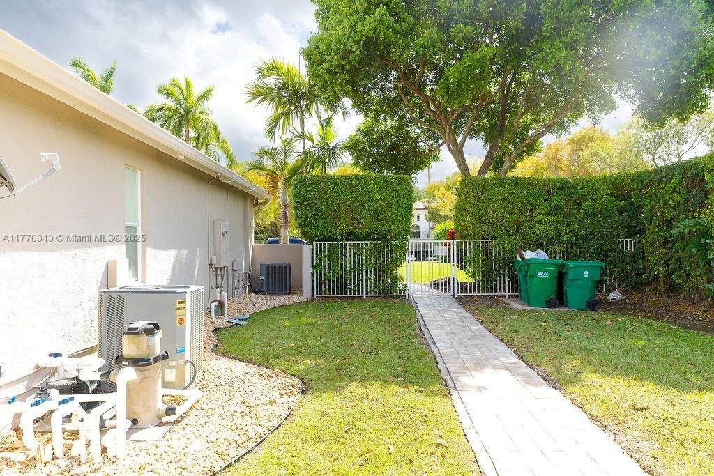 Recently Sold: $2,399,000 (4 beds, 4 baths, 4006 Square Feet)