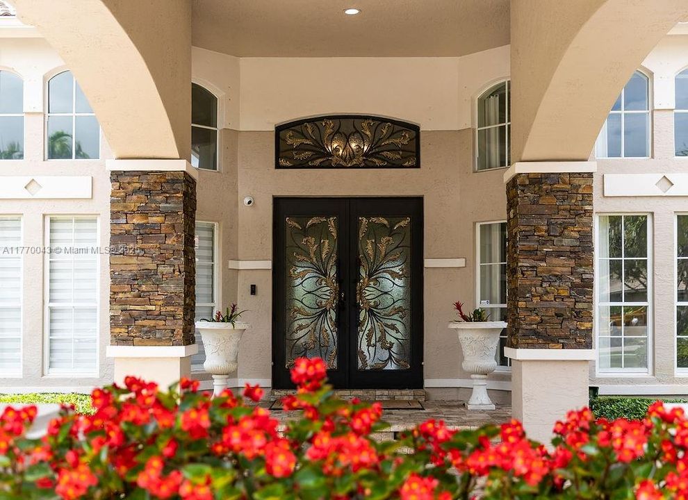 Recently Sold: $2,399,000 (4 beds, 4 baths, 4006 Square Feet)