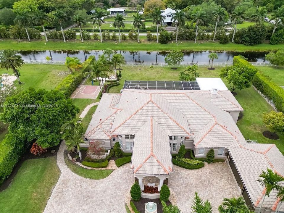 Recently Sold: $2,399,000 (4 beds, 4 baths, 4006 Square Feet)