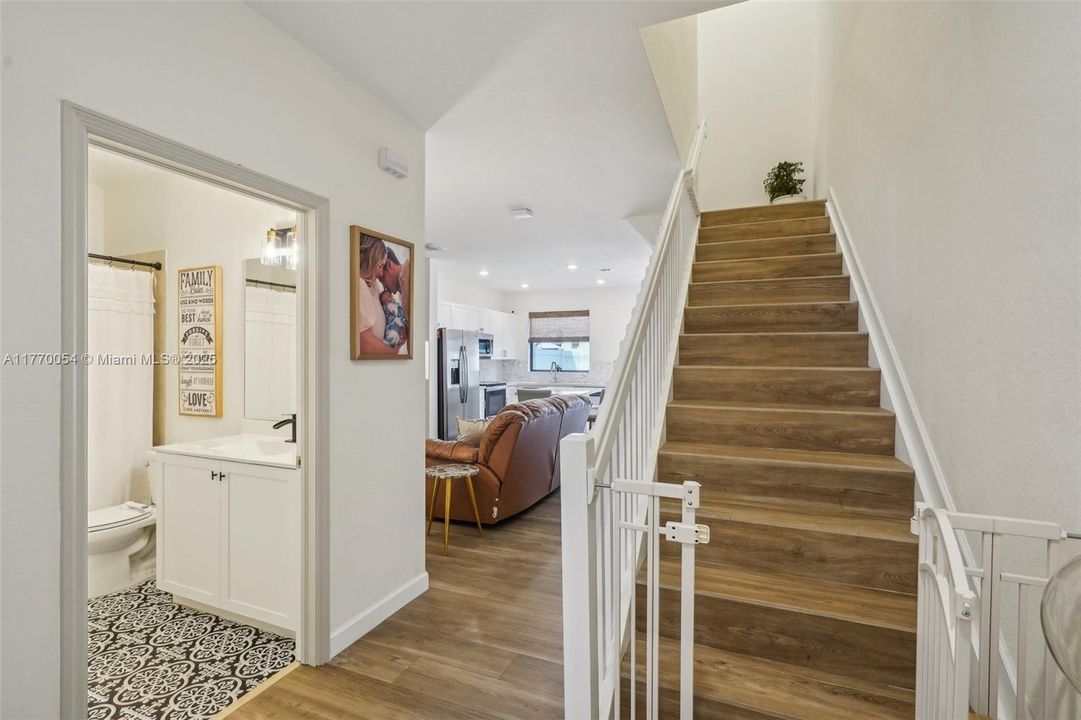 最近售出: $499,999 (3 贝兹, 3 浴室, 1332 平方英尺)