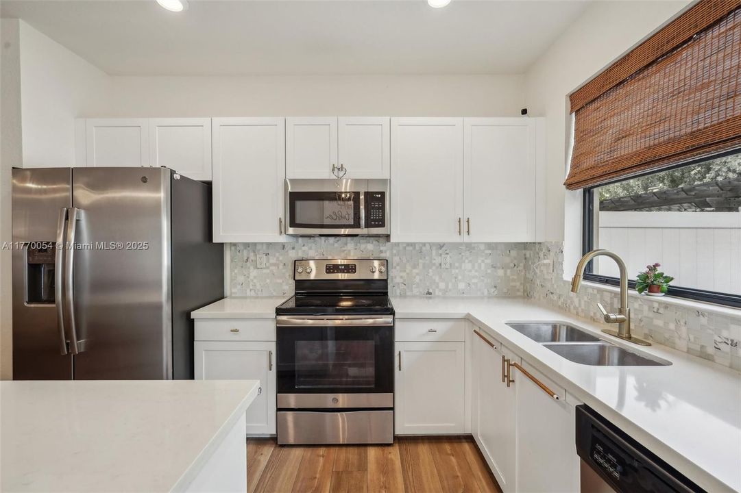 最近售出: $499,999 (3 贝兹, 3 浴室, 1332 平方英尺)