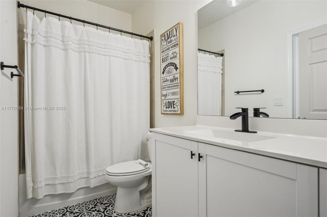 最近售出: $499,999 (3 贝兹, 3 浴室, 1332 平方英尺)