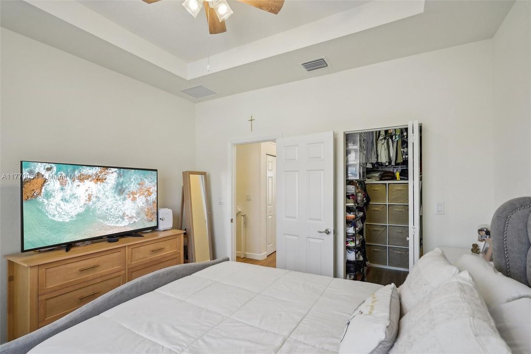 最近售出: $499,999 (3 贝兹, 3 浴室, 1332 平方英尺)