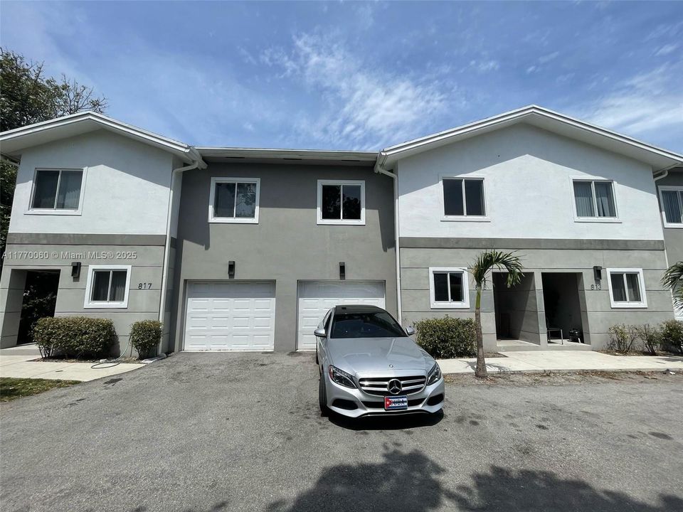 最近租的: $2,800 (3 贝兹, 2 浴室, 1032 平方英尺)