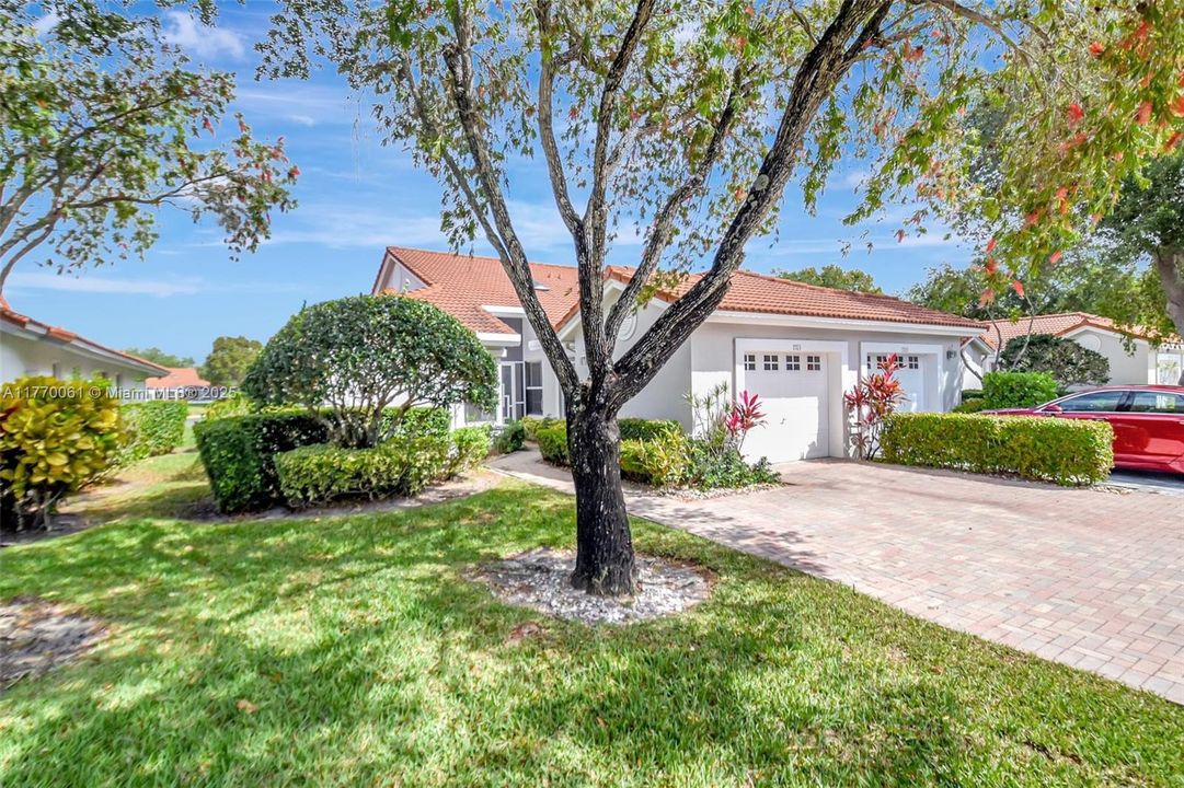 Recently Rented: $4,400 (2 beds, 2 baths, 1722 Square Feet)