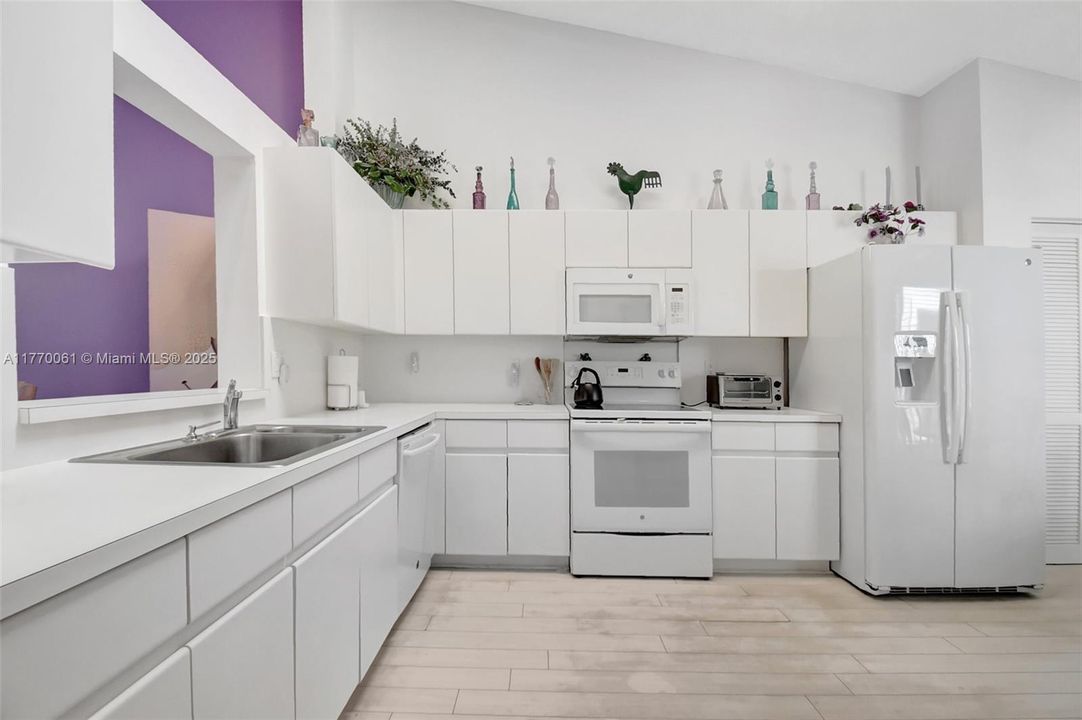 Recently Rented: $4,400 (2 beds, 2 baths, 1722 Square Feet)