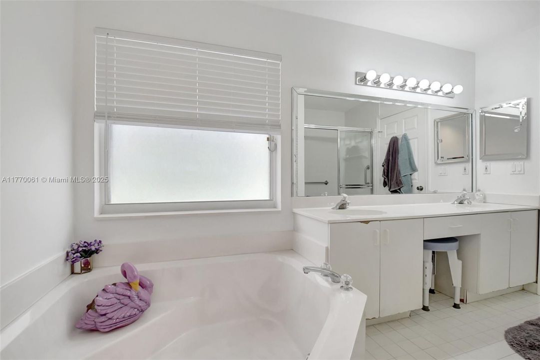 Recently Rented: $4,400 (2 beds, 2 baths, 1722 Square Feet)