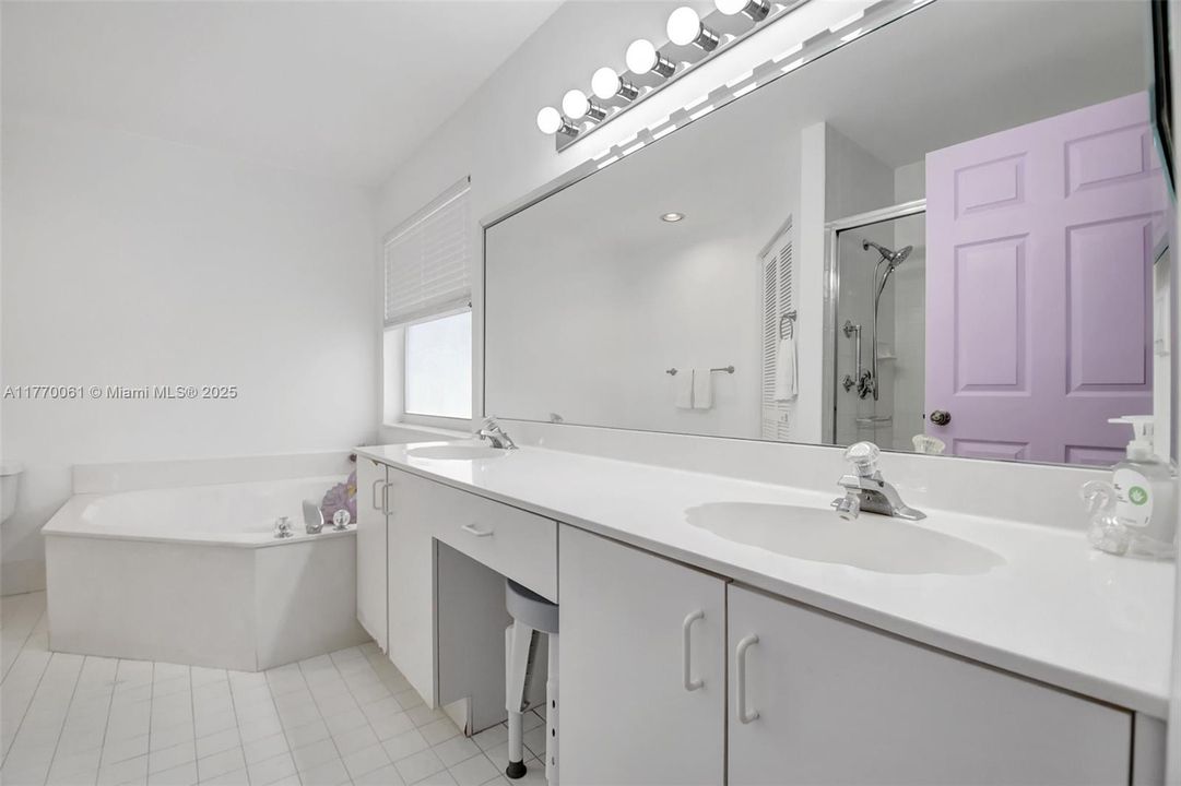 Recently Rented: $4,400 (2 beds, 2 baths, 1722 Square Feet)