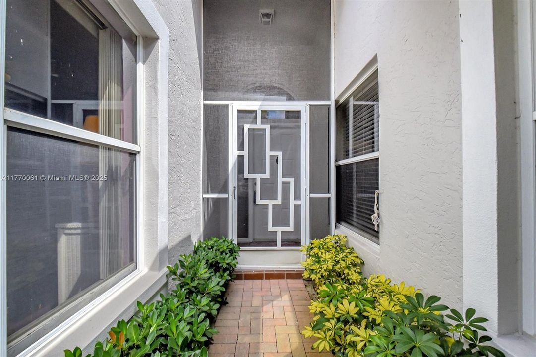 Recently Rented: $4,400 (2 beds, 2 baths, 1722 Square Feet)