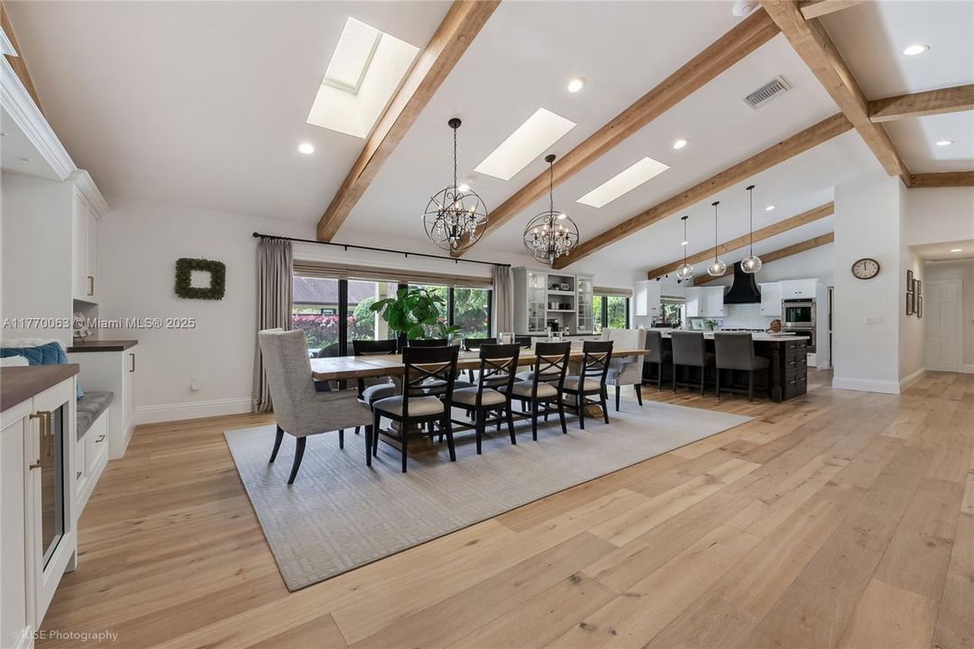 最近售出: $1,750,000 (5 贝兹, 4 浴室, 3205 平方英尺)