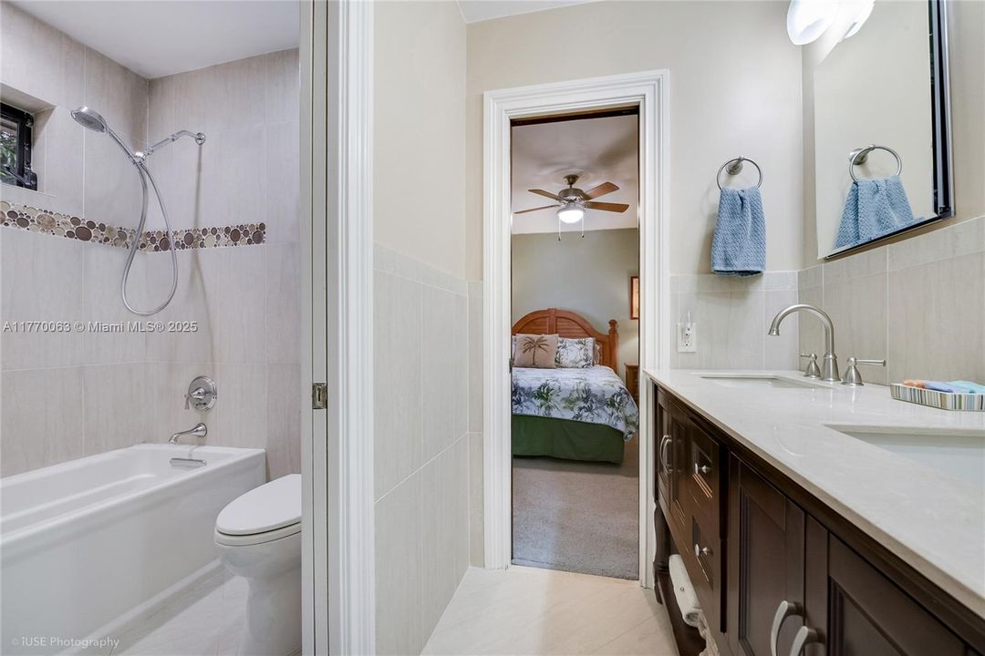 最近售出: $1,750,000 (5 贝兹, 4 浴室, 3205 平方英尺)