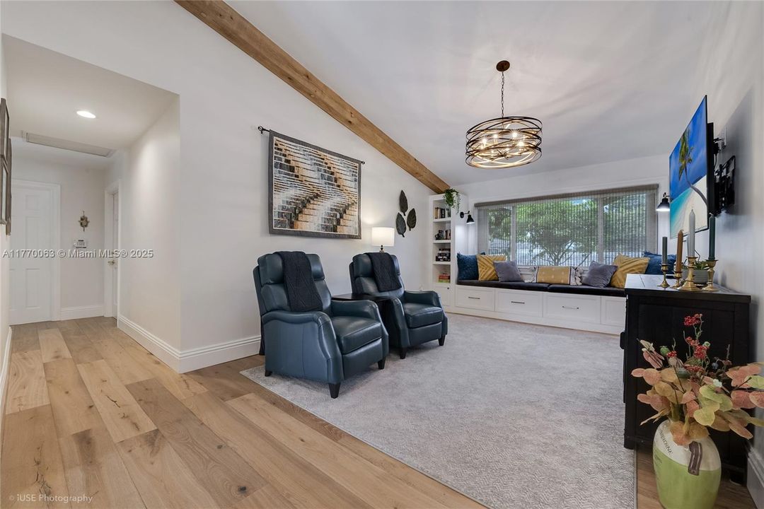 最近售出: $1,750,000 (5 贝兹, 4 浴室, 3205 平方英尺)