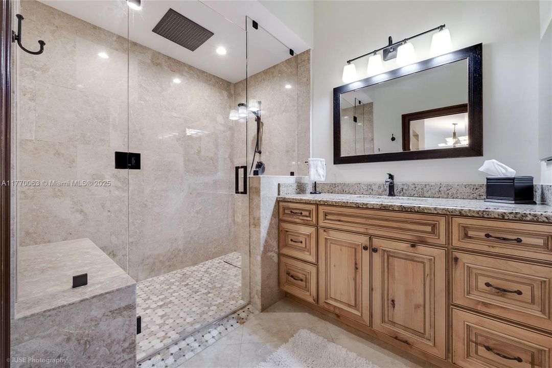 最近售出: $1,750,000 (5 贝兹, 4 浴室, 3205 平方英尺)