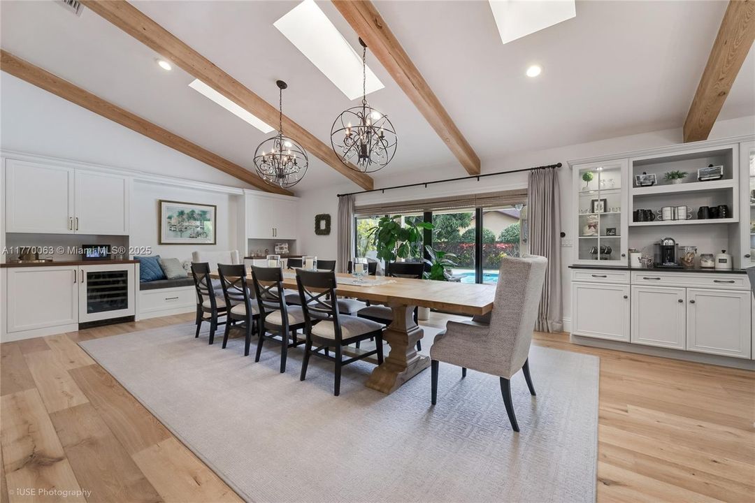 最近售出: $1,750,000 (5 贝兹, 4 浴室, 3205 平方英尺)