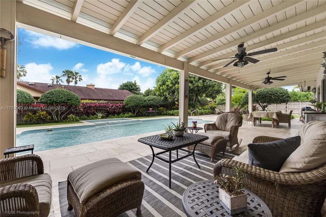 最近售出: $1,750,000 (5 贝兹, 4 浴室, 3205 平方英尺)