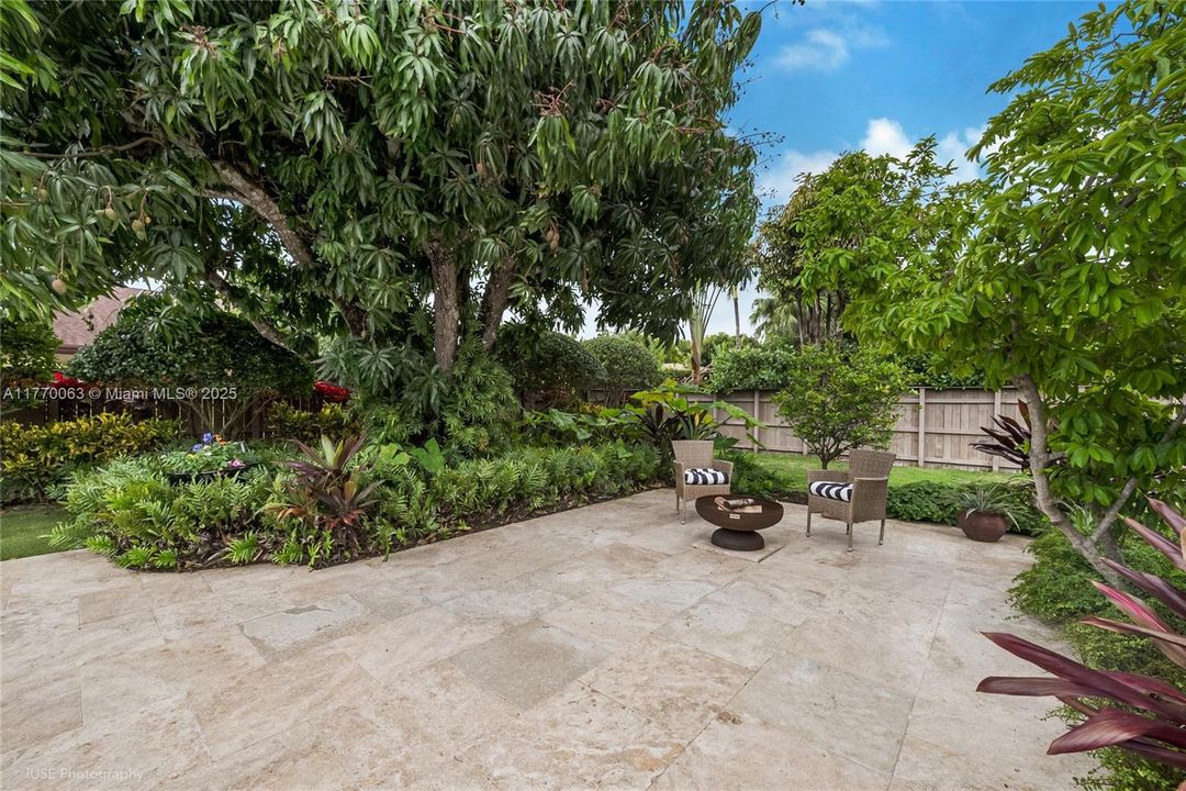 最近售出: $1,750,000 (5 贝兹, 4 浴室, 3205 平方英尺)