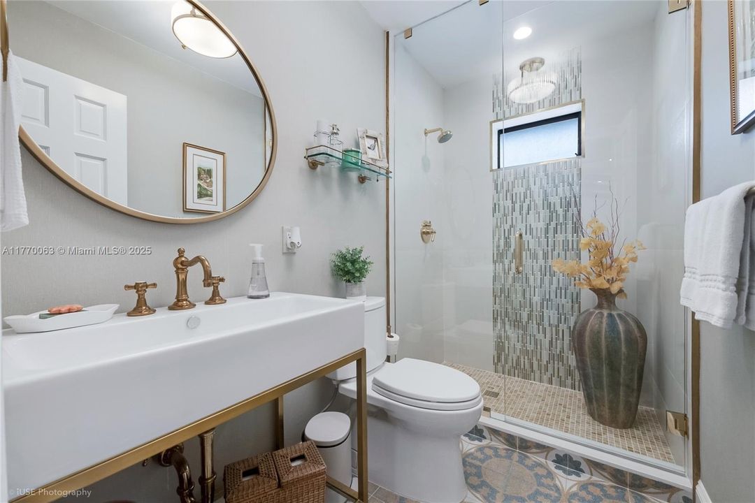 最近售出: $1,750,000 (5 贝兹, 4 浴室, 3205 平方英尺)