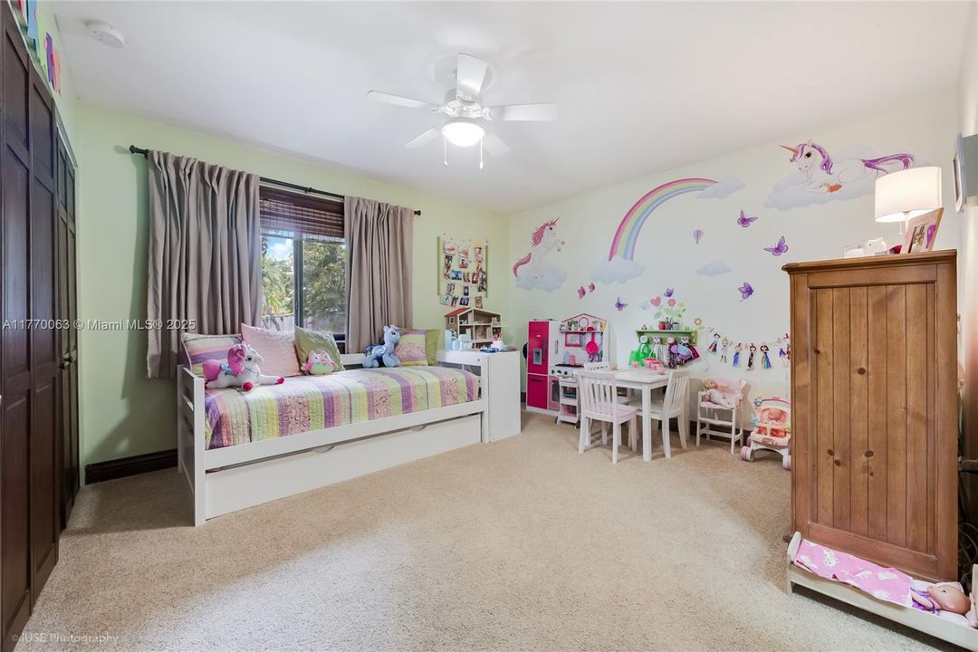 最近售出: $1,750,000 (5 贝兹, 4 浴室, 3205 平方英尺)