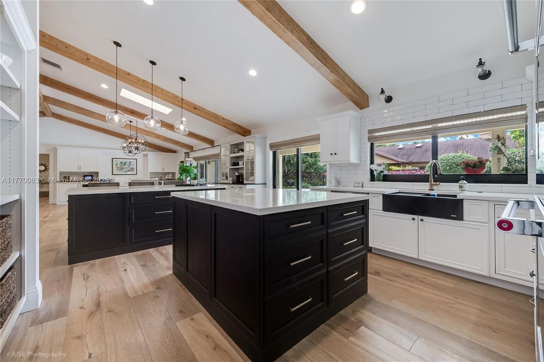 最近售出: $1,750,000 (5 贝兹, 4 浴室, 3205 平方英尺)