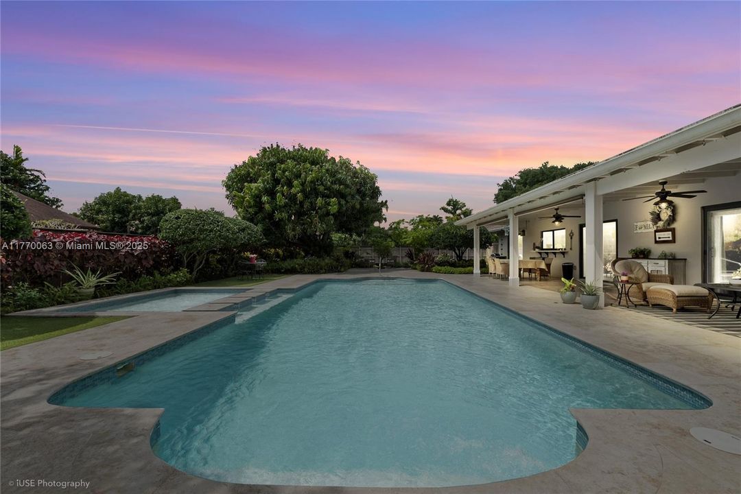 最近售出: $1,750,000 (5 贝兹, 4 浴室, 3205 平方英尺)