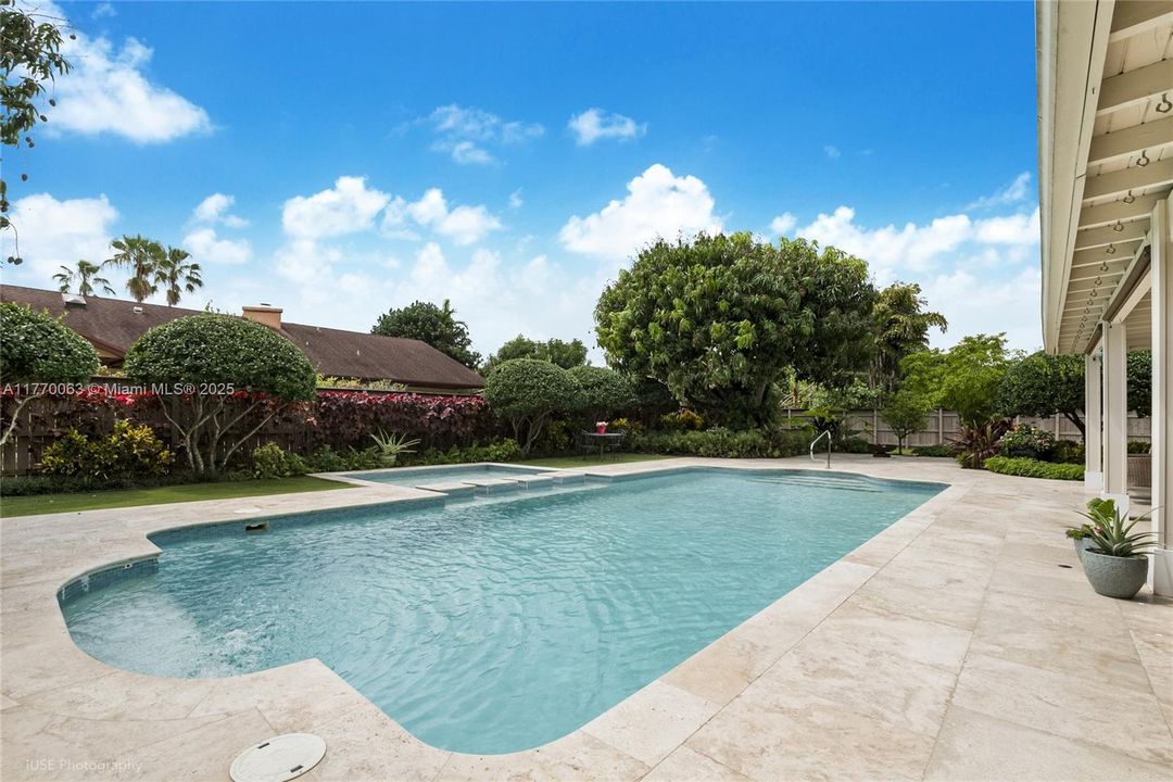 最近售出: $1,750,000 (5 贝兹, 4 浴室, 3205 平方英尺)