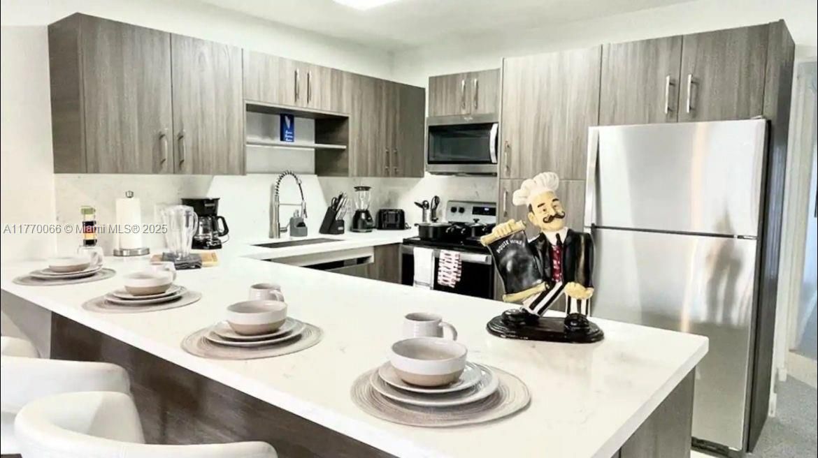 Recientemente alquilado: $2,800 (3 camas, 1 baños, 2027 Pies cuadrados)