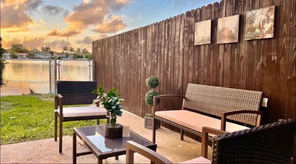 Recientemente alquilado: $2,800 (3 camas, 1 baños, 2027 Pies cuadrados)