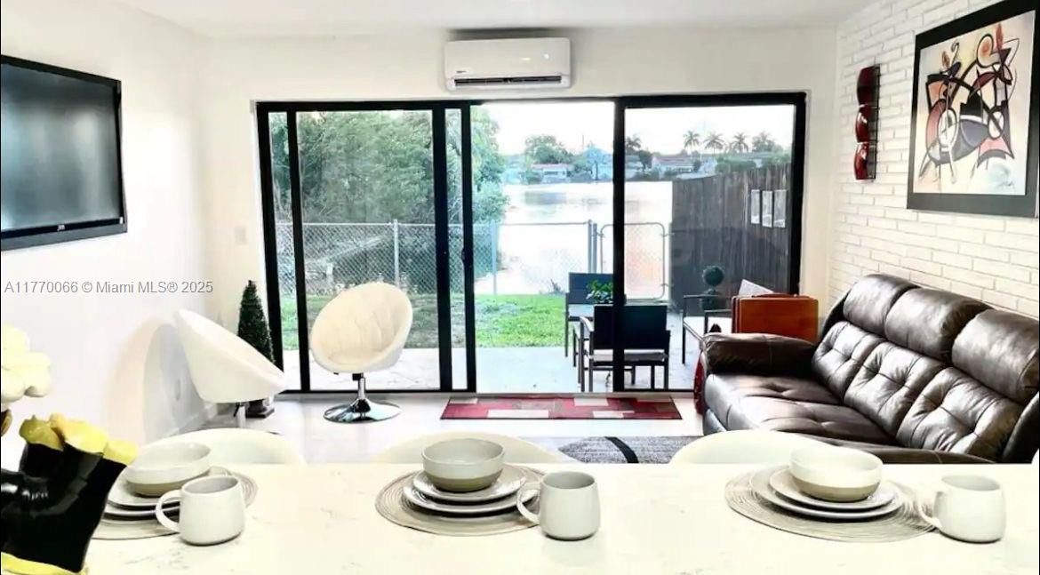 Recientemente alquilado: $2,800 (3 camas, 1 baños, 2027 Pies cuadrados)