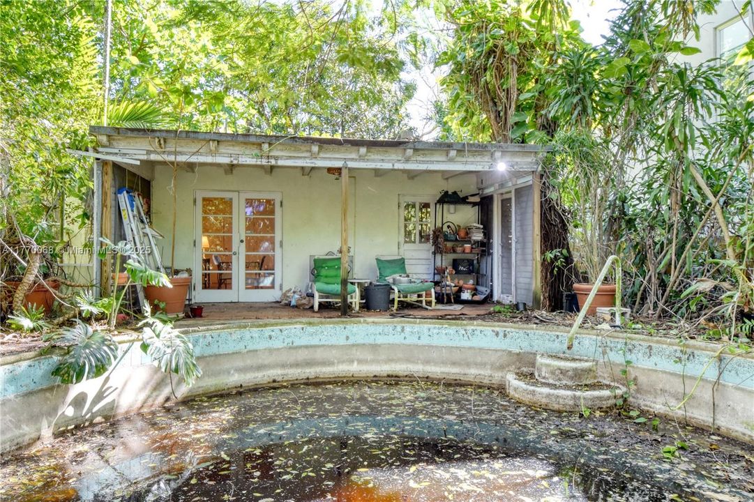 最近售出: $1,395,000 (2 贝兹, 1 浴室, 883 平方英尺)