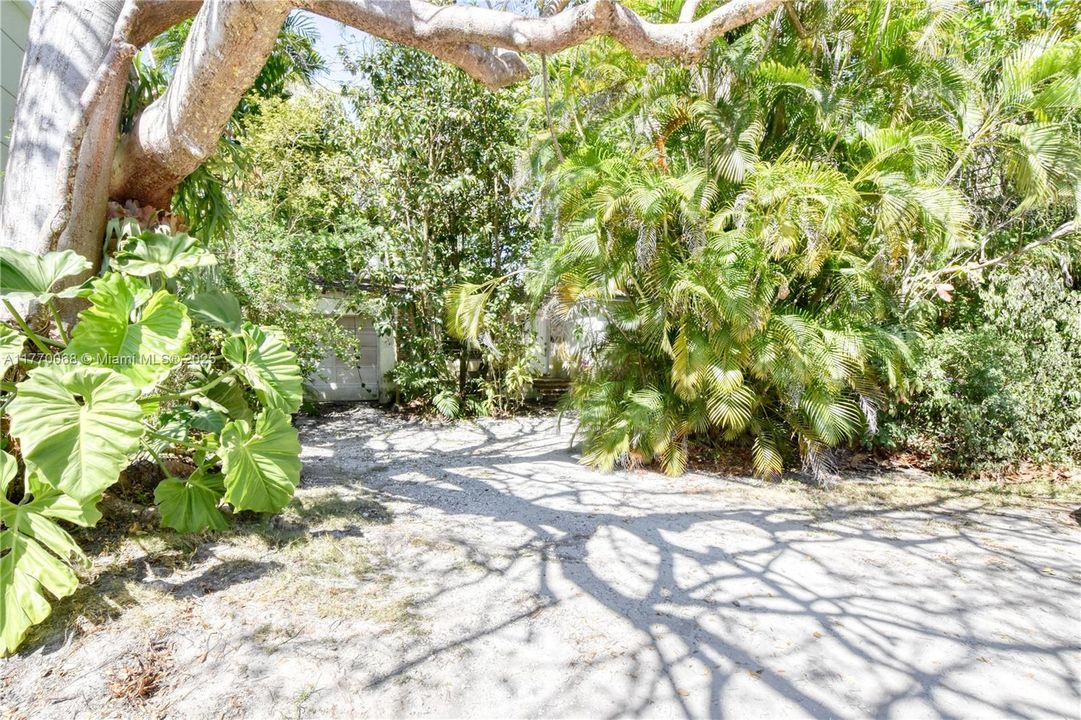 最近售出: $1,395,000 (2 贝兹, 1 浴室, 883 平方英尺)