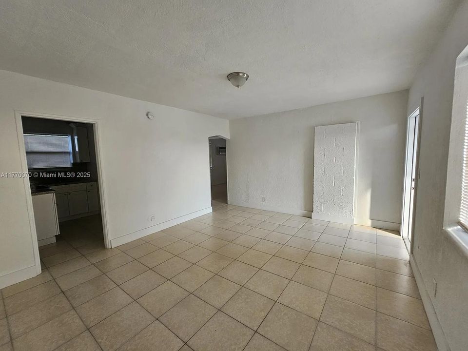 Recientemente alquilado: $1,700 (1 camas, 1 baños, 0 Pies cuadrados)