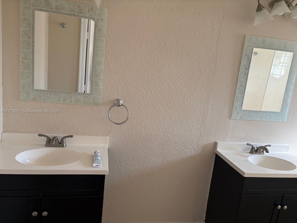 For Rent: $3,200 (3 beds, 2 baths, 1419 Square Feet)