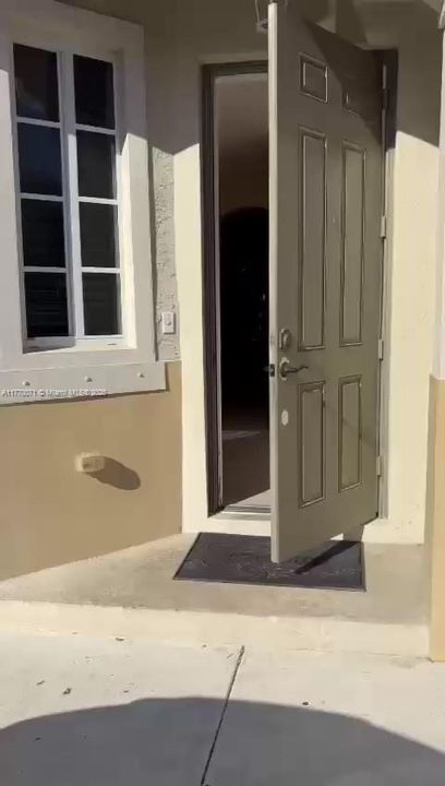 For Rent: $3,200 (3 beds, 2 baths, 1419 Square Feet)