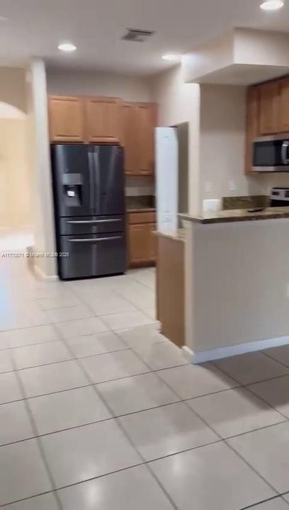 For Rent: $3,200 (3 beds, 2 baths, 1419 Square Feet)