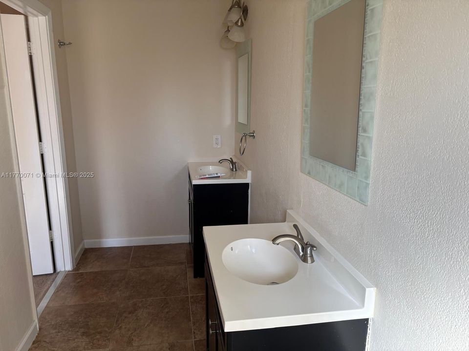 For Rent: $3,200 (3 beds, 2 baths, 1419 Square Feet)